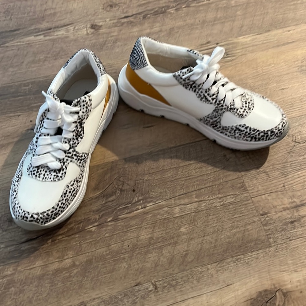 New tennis sneakers